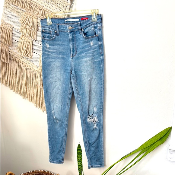 Celebrity Pink The Spice High Rise Light Wash Distressed Skinny Jeans - Picture 1 of 8